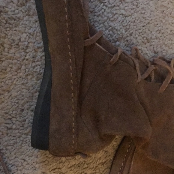 A pair of suede brown boots - Picture 6 of 6